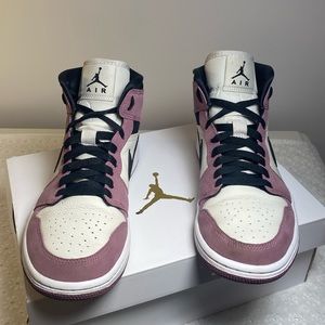 Women’s Air Jordans 1 Mid SE Light Mulberry/Black Size 8.5